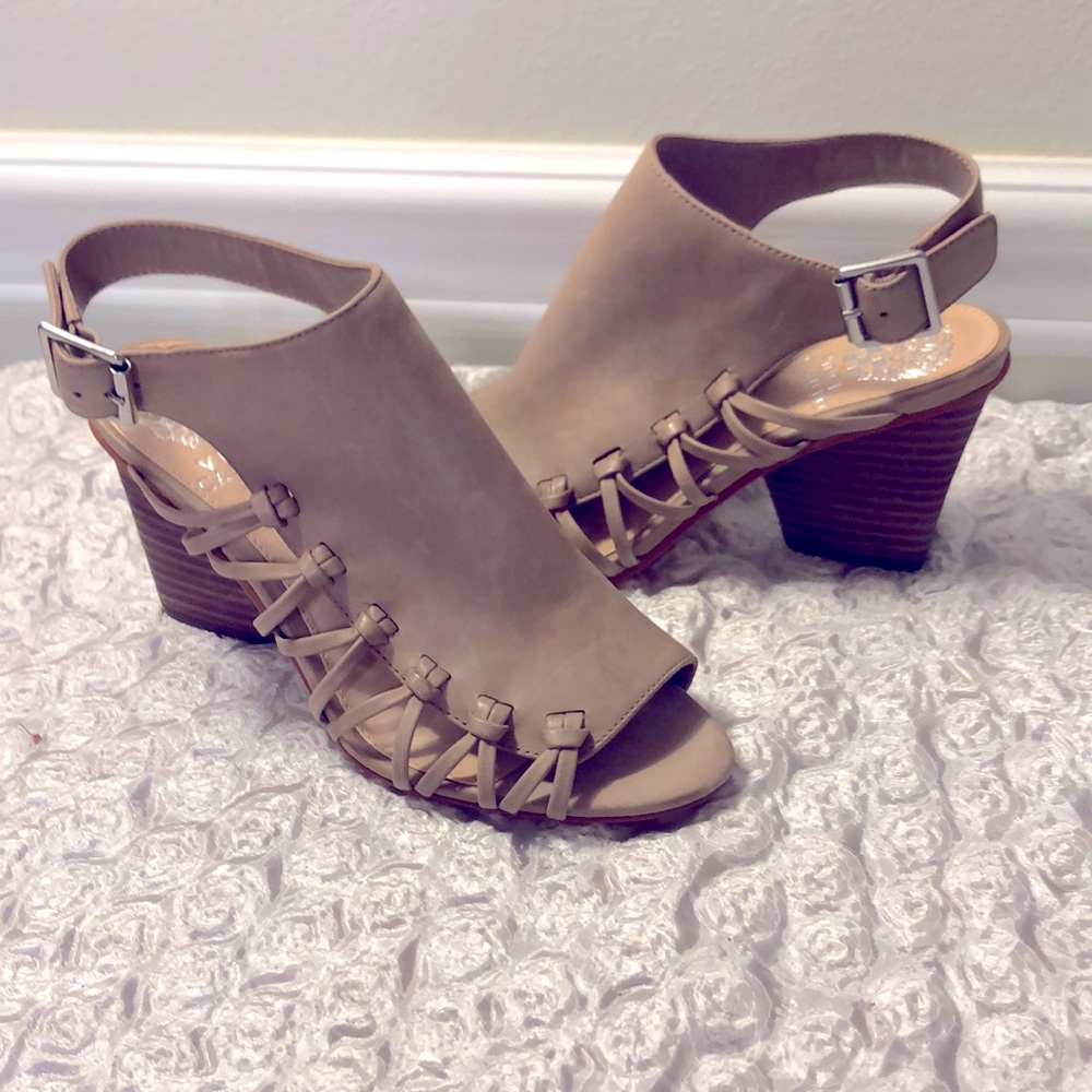Vince Camuto heels- sz 6 / leather upper- neutral